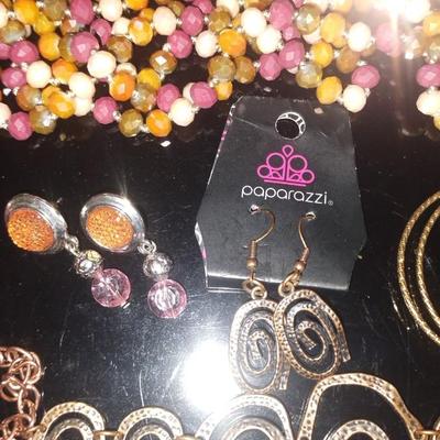Jewelry Lot, Paparazzi, Vida, & more
