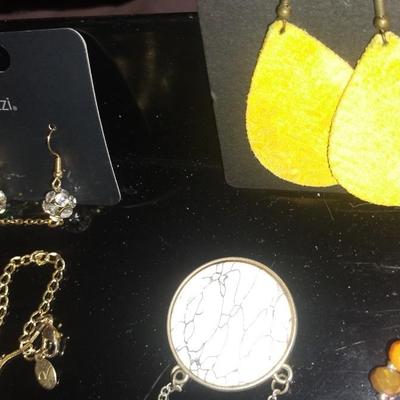 Jewelry Lot, Paparazzi, Vida, & more
