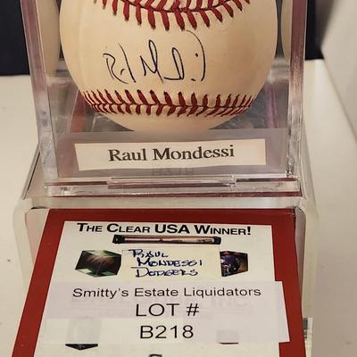 Raul Mondessi Dodgers OMLB Signed Autographed Baseball In Collectors Case