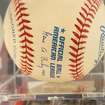 Johnny Damon A's OMLB Signed Autographed Baseball In Collectors Case