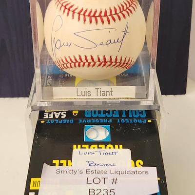 Luis Tiant Red Sox OMLB Signed Autographed Baseball In Collectors Case