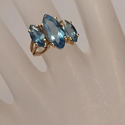 10 Karat Yellow Gold and Gemstone Ring- Size 6- Approx Weight 4.3 Grams (#4)