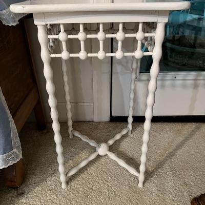 White scalloped leg table