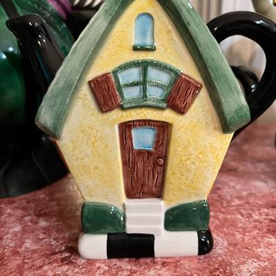 Vandor Cherry Woods Cottage Teapot