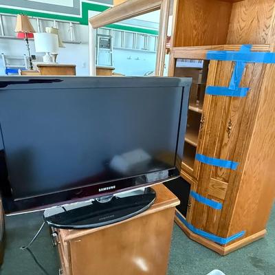 30" Samsung TV w/ remote