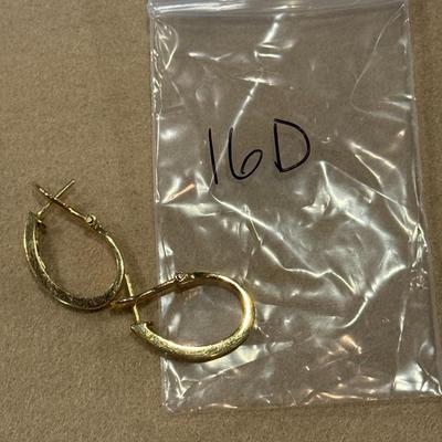 Pair of earrings