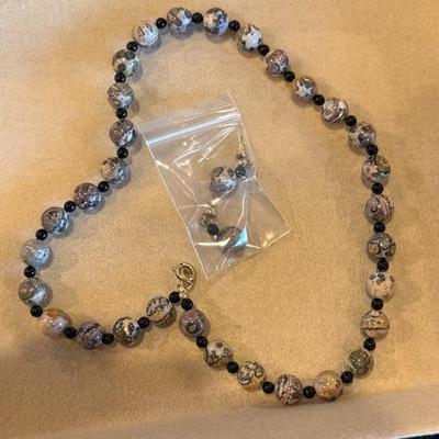 Vtg Bead necklace and earrings