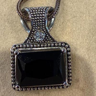 Rectangle necklace and pair of earrings