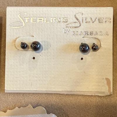 Lot of stud earrings
