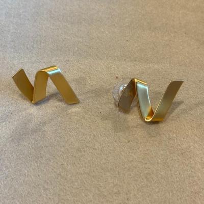 Ribbon gold earrings