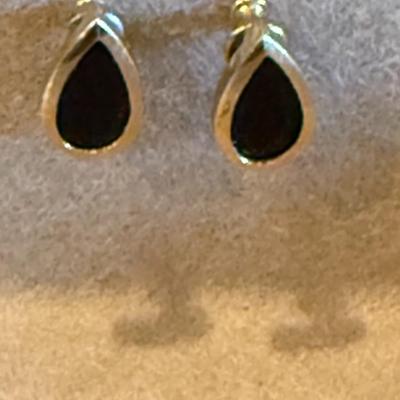 Black and silver teardrop necklace w/earrings