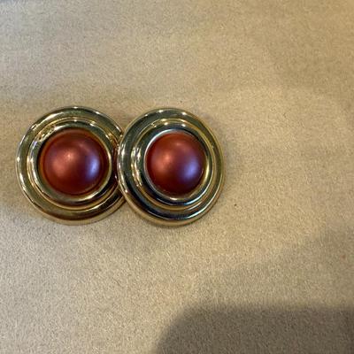 Vtg Round gold earrings