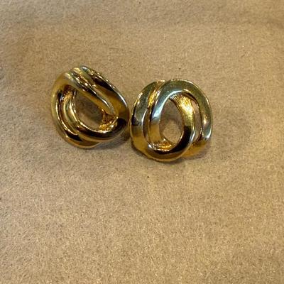 Gold knot earrings