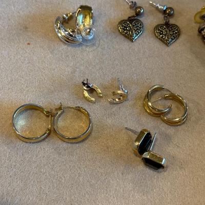 Costume jewlery LOT