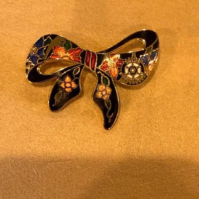 Ribbon Pin