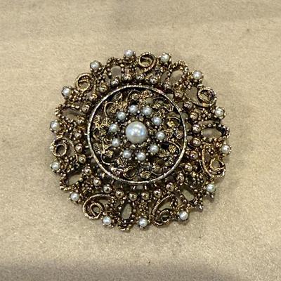 Gols and pearl brooch