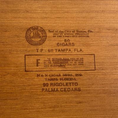 LOT: 47: Collection Of Cigar Boxes & Cigar Label Art Books