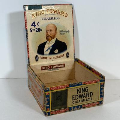 LOT: 47: Collection Of Cigar Boxes & Cigar Label Art Books