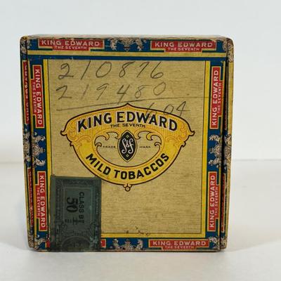 LOT: 47: Collection Of Cigar Boxes & Cigar Label Art Books