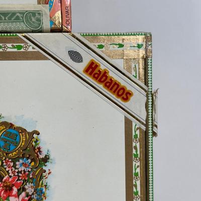 LOT: 47: Collection Of Cigar Boxes & Cigar Label Art Books