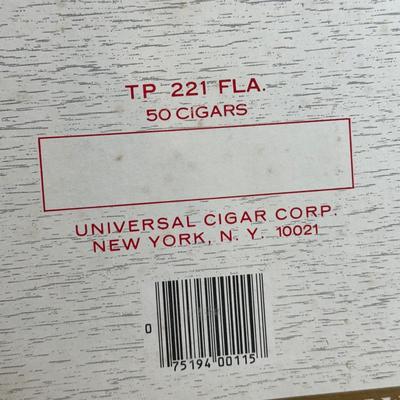 LOT: 47: Collection Of Cigar Boxes & Cigar Label Art Books