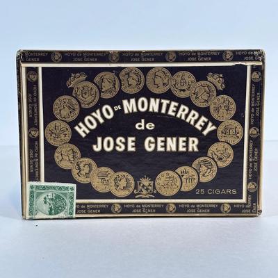 LOT: 47: Collection Of Cigar Boxes & Cigar Label Art Books