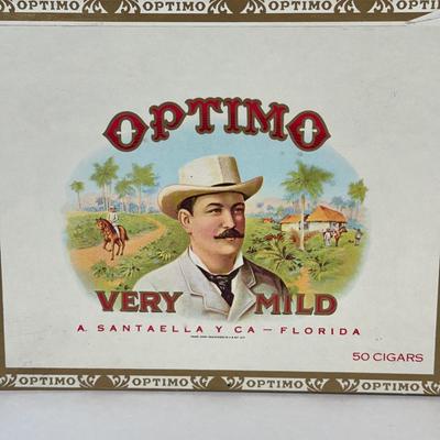 LOT: 47: Collection Of Cigar Boxes & Cigar Label Art Books