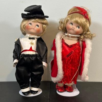 LOT 85: Vintage Campbell’s Soup Collectibles Campbell Kid Dolls NIP, Lunchbox & Thermos, Campbell's Kids Bride & Groom...