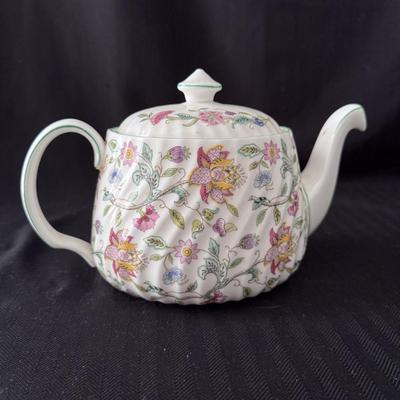 Minton Haddon Hall Assortment of China (GB-DZ)