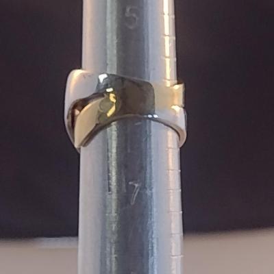 14 Karat Yellow and White Gold Ring- Size 6- Approx Weight 6.9 Grams (#13)