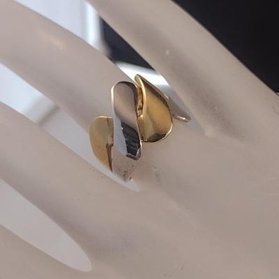 14 Karat Yellow and White Gold Ring- Size 6- Approx Weight 6.9 Grams (#13)