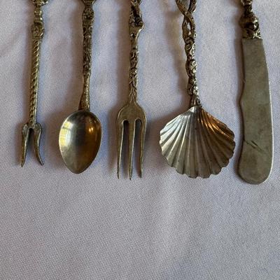 Ornate Silver Utensil Variety (GB-DZ)