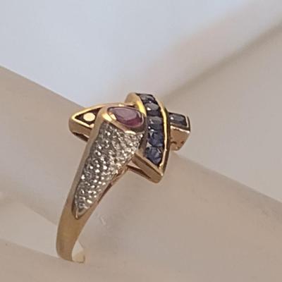 10 Karat Yellow Gold and Gemstone Ring- Size 8 1/4- Approx Weight 3.6 Grams (#17)