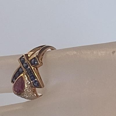 10 Karat Yellow Gold and Gemstone Ring- Size 8 1/4- Approx Weight 3.6 Grams (#17)