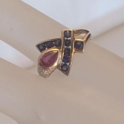10 Karat Yellow Gold and Gemstone Ring- Size 8 1/4- Approx Weight 3.6 Grams (#17)