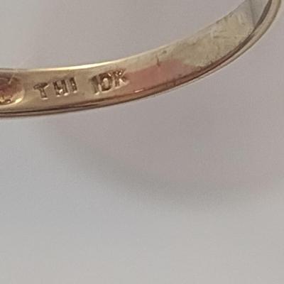10 Karat Yellow Gold and Gemstone Ring- Size 8 1/4- Approx Weight 3.6 Grams (#17)