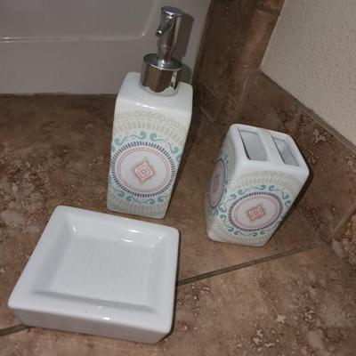 Bathroom Decor with Matching Shower Curtain