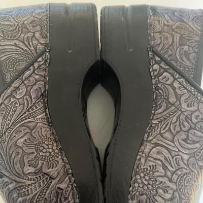 New Dansko shoes size 42