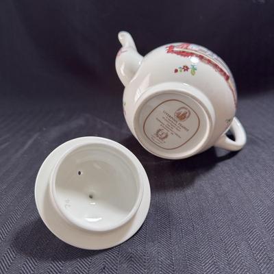 Murano Style Figurine w/ Lenox Liverpool Teapot (GB-DZ)