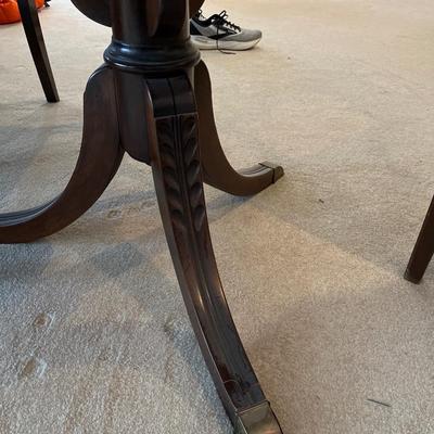 Table, six chairs with three leaves & pads