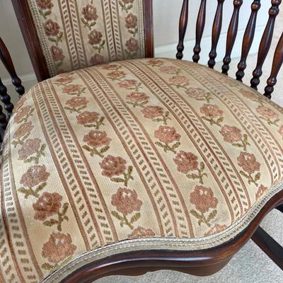 Awesome Parlor Chair