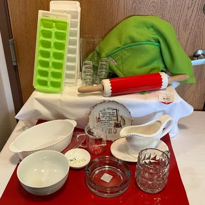 Rachel Ray Hot Pot Oven Mitt, Japan Plate, Xmas Rolling Pin Plus