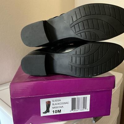 NIB Rampage Boot, size 10