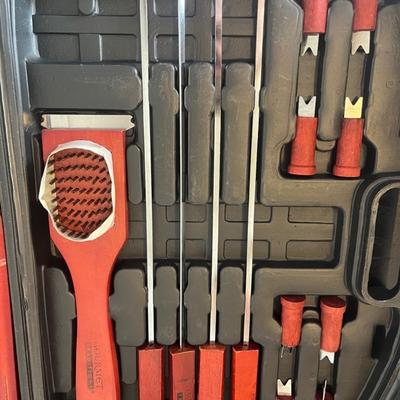 Gourmet grill set and steak knives