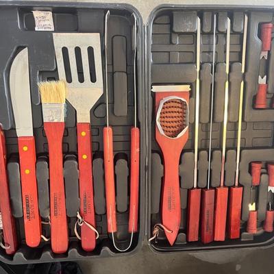 Gourmet grill set and steak knives