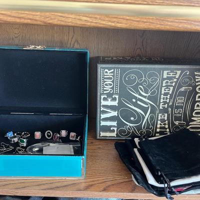 Jewelry box with jewelry