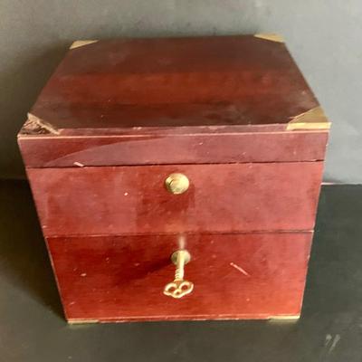 LOT 307: Franklin Mint Christopher Columbus 500 Anniversary Chronometer and Bronze Columbus Medal