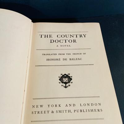 LOT317: Collection of Vintage Books H. Allen Smith/Leo Hershfield and More