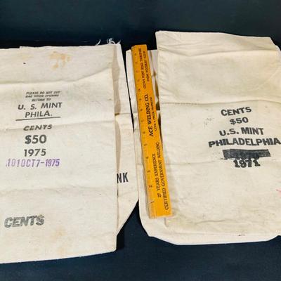 LOT 390: Assortment of Vintage Money Bags