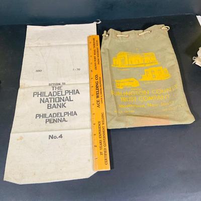 LOT 390: Assortment of Vintage Money Bags